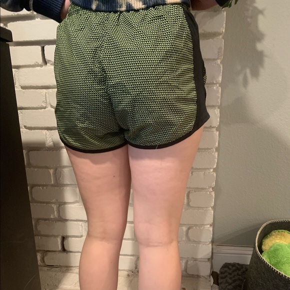 Under armor running shorts - Picture 3 of 4